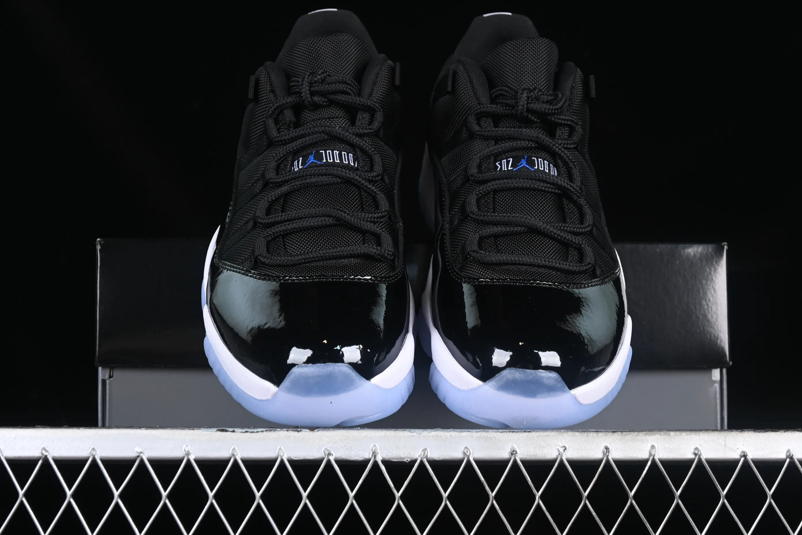 All categories Air Jordan Jordan series basketball shoes Air Jordan 11 F version Air Jordan 11 Low "Space Jam" AJ11 Joe 11 slam dunk real standard real carbon low-top basketball shoes FV5104-004